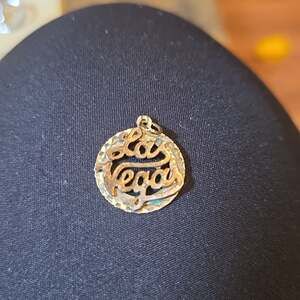 Vintage 12K Gold Plated Round Coin-Style Engraved Pendant Necklace